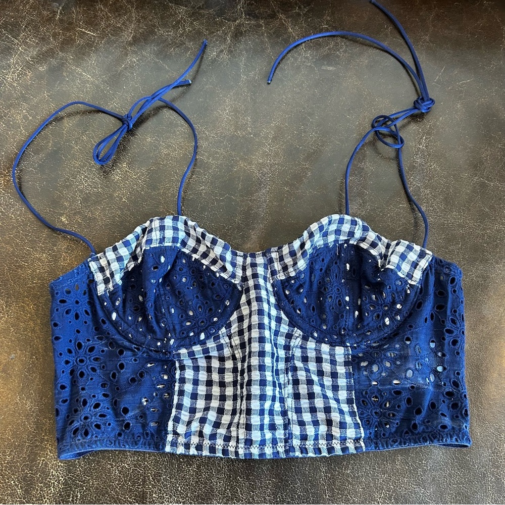 ✨5 for $60✨ Urban Outfitters Blue and White Eyelet Crop Top Size S